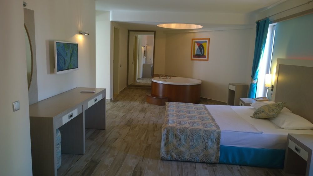 Costa Queen Suites Gümbet Kültér fotó